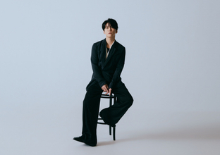 亀梨和也、1stアルバム『WAVE』のアートワーク＆収録曲公開　「亀さんぽ2026」配信も決定