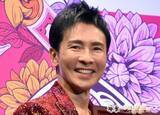 「郷ひろみ、50代で“利き手”を変えていた　右利き→左利きに…驚きの理由も告白「飽きたんじゃないんですけど…」」の画像1