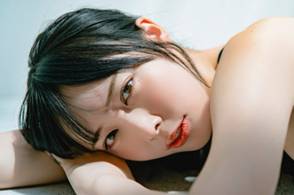 「#Mooove!」のサポートメンバー・七海りお、洗練された美貌と抜群のスタイルが見つかる