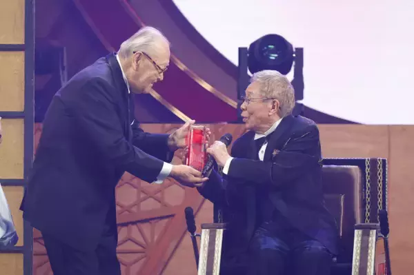 北島三郎、『MUSIC AWARDS JAPAN』特別功労賞受賞に感慨「うれしい」　代表曲「まつり」歌唱も