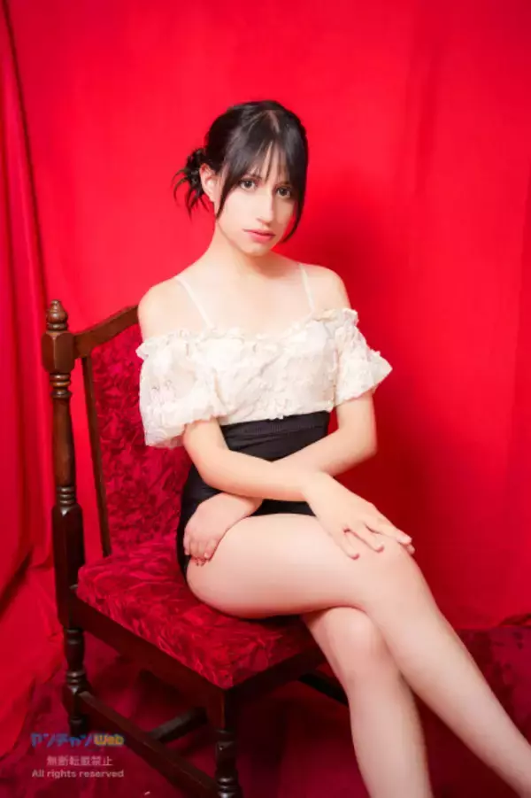 ヤンチャン学園NAGOYA・夜咲ルア、美脚まぶしい大人なショットを披露