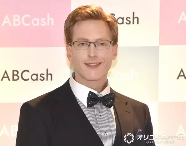 厚切りジェイソン、メガネを取ってテレ東ドラマにしれっと登場「厚切りジェイソンさんだったのか！」「メガネ取ったらマジでイケメン過ぎやろ」と反響