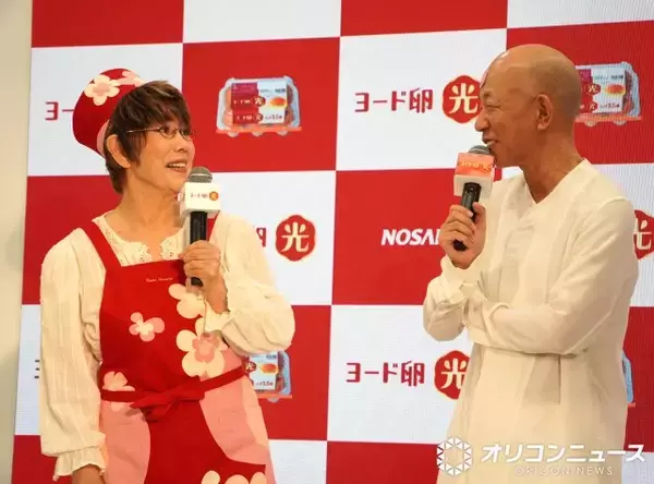 平野レミ、料理ショーで“頭イジり”連発　小峠タジタジ「光ってるね」「共食いでしょ」