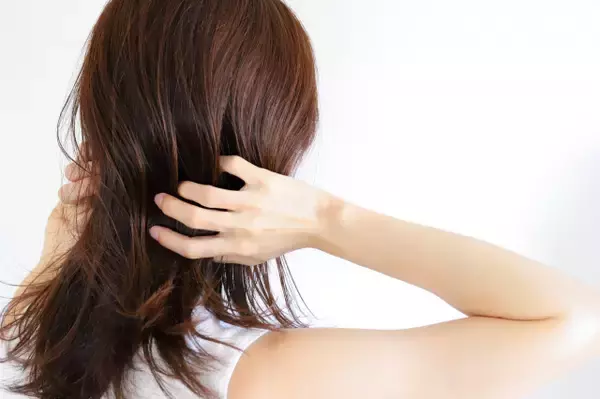 梅雨の“髪のうねり”悩み…SNSの“裏ワザ”がヒントに？『デオコ』開発者が「業界の常識」覆し髪た挑戦