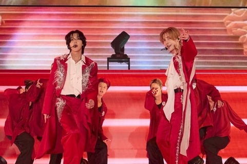 ROIROM、初の横浜アリーナ単独公演で2万人魅了　未発表曲11曲を披露【オフィシャルライブレポート】