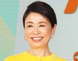「67歳・安藤優子「人生初ペアルック（笑）」　愛犬との“おそろコーデ”2ショット公開「親子のように息ピッタリ」「今度は、パパさんも一緒にいかがですか？」」の画像1