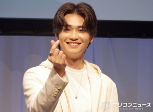 西垣匠、“妹”と2ショット 笑顔でピース「お父さん似の優しいお兄ちゃん」「爽やかですね」