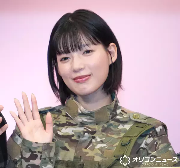 石井杏奈、迷彩服姿で登場　上田竜也らと的当てゲーム楽しむ