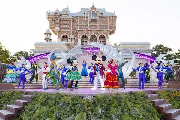 約12年ぶりにウォーターフロントパークが舞台に　ディズニーシーで新ショー「ダンス・ザ・グローブ！」上演開始