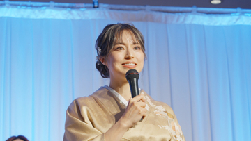 “美尻ブーム”火付け役トレーナー・岡部友氏のジムが10周年　シェネル＆ゆりやんが祝福