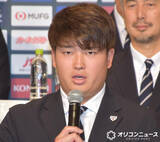 「【MLB】村上宗隆、父母との“顔出し”家族ショットに反響「お母さん、背が高い！」「若くて素敵」　始球式に両親が登場」の画像1
