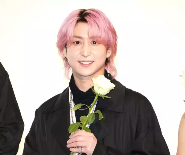 Snow Man佐久間大介、メンバーからもらったライダース披露「これから大事にしたい」