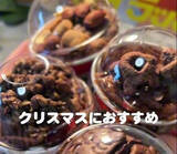 「簡単＆手軽に「クリスマスカップケーキ」が作れる『アイラップ』活用レシピが50万回以上再生「洗い物しらずサイコーやっ！」」の画像1