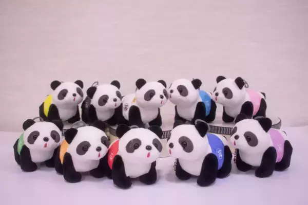 浅草花やしき名物「パンダカー」が10色に　“推しカラー”で楽しむ新グッズ登場