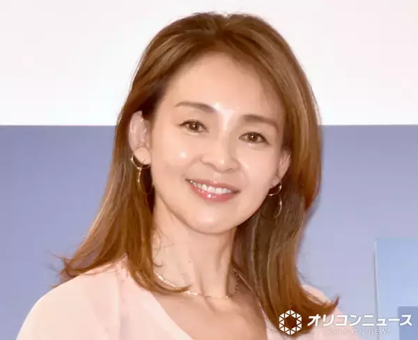 SHIHO、『VOGUE』にも登場・14歳長女の近影に反響「足が長い！」「手足の長さ!!すごい!!」　IVEウォニョンとの写真も