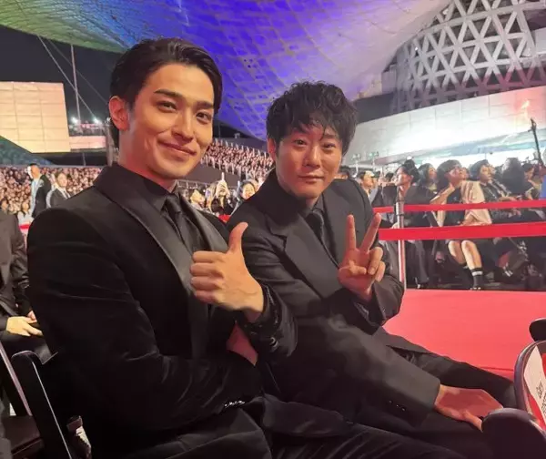 横浜流星、初の釜山映画祭レッドカーペット　藤井道人監督と参加「感慨深く光栄」