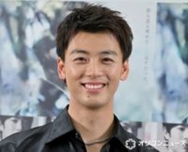 ドラマ『再会』ファン待望　竹内涼真＆主要キャストの“密着”オフショット公開　“彼女感満載”瀬戸康史の姿にSNS「かわいい」