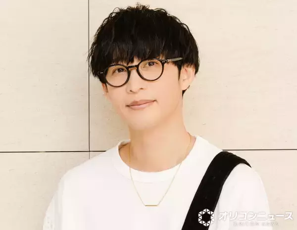 人気歌手、アニメ”痛車”と2ショットで大反響「ポルシェが覚醒した」「違和感の無さ」