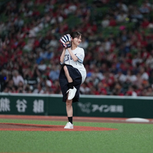 山下美月、背番号「１」で始球式　ポニテ揺らし見事な投球「この夏を西武に捧げようと思います！」