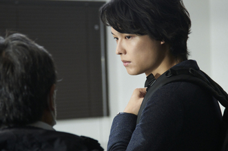 【白鳥とコウモリ】松村北斗＆今田美桜、岸善幸監督の撮影現場を回想　“寝姿”＆“走るシーン”を絶賛される