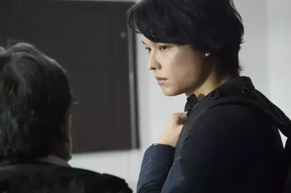 【白鳥とコウモリ】松村北斗＆今田美桜、岸善幸監督の撮影現場を回想　“寝姿”＆“走るシーン”を絶賛される