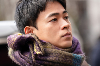 成田凌、『男ともだち』で大切にした「みる」芝居　松岡茉優を見つめる場面写真公開
