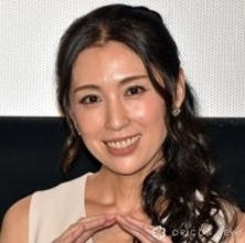 雛形あきこの“夫婦ショット”を娘が撮影　仲睦まじい姿に「美男美女」「今金髪なんですね！」「イケメンすぎます」