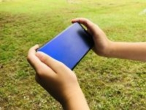 「そのメッセージ…後ろの人も読めてるかも」スマホ＝“個人情報の塊”…スマホ周辺アイテムで対策しよう