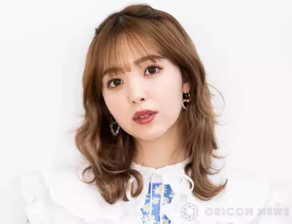 「神秘的なお写真」藤田ニコル、“おなかふっくら”透け感キャミ×デニムコーデ披露「1ヶ月前の私」