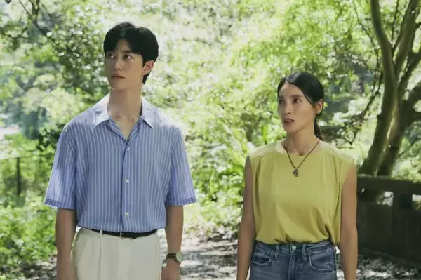 土屋太鳳主演『マッチング TRUE LOVE』、クァク・ドンヨン“ソンイル”が佐久間大介“吐夢”に詰め寄る　場面写真解禁