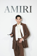 竜星涼、“大人”シックコーデ着こなし　“最近夢がかなった瞬間”はパリコレで…