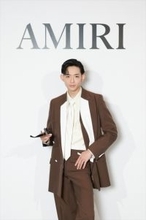 竜星涼、“大人”シックコーデ着こなし　“最近夢がかなった瞬間”はパリコレで…