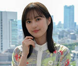 「【めおと日和】山本舞香の代役・生田絵梨花は主演の芳根京子と“プライベートでも仲良し”　ピアノ連弾にクリスマス…岡崎紗絵も交えた3ショットも多数」の画像1