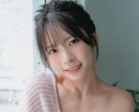 元保育士のコスプレイヤー・紅羽りお、2026年版カレンダー発売　新たな一面が垣間見える衣装も収録