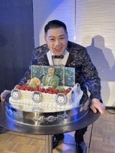 大江裕、故郷・岸和田で誕生日ディナーショー開催　祖父母の登場とサプライズに涙