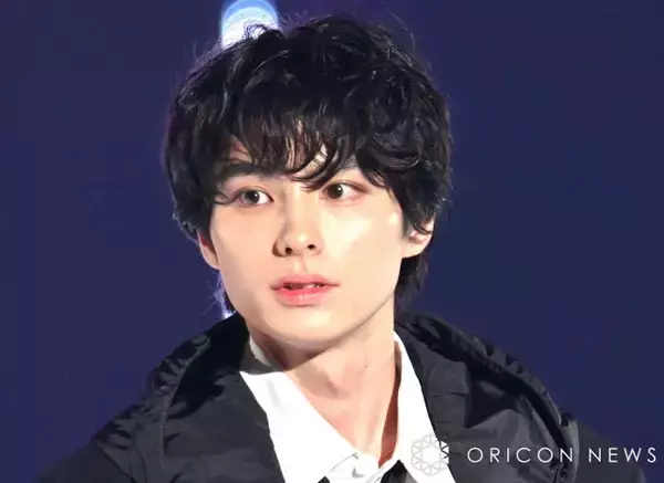 本田響矢、クリスマス感じる黒スーツショット添えベストドレッサー賞に喜びつづる「凛々しいお姿にキュン」「本当に嬉しそう」