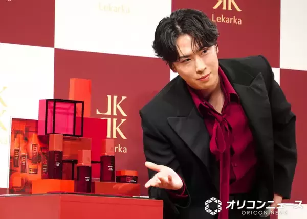 Snow Man宮舘涼太、朝起きたときから「ショータイム」　会見中に起動したSiriにツッコミも