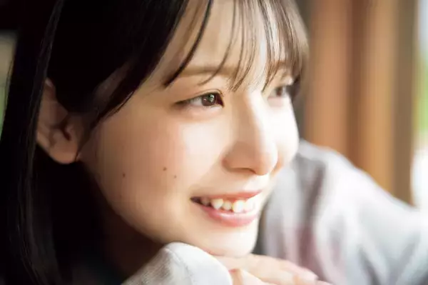日向坂46渡辺莉奈、17歳の夏ピュアグラビア　『マガジン』表紙＆巻頭で抜群の透明感