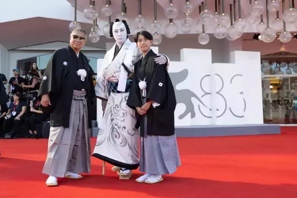 市川團十郎、歌舞伎衣裳でベネチア国際映画祭に降臨　レッドカーペットで堂々の見得