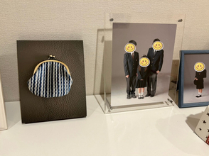 「4500円も払って…」がま口財布がまさかのパネルに　家族写真の発注ミスに4.7万いいね「ママまたやった」