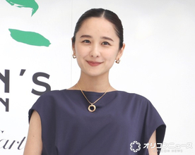 27歳・堀田真由、薬指に輝く大きな指輪＆ウェディングドレス姿に反響「めちゃくちゃ美しい」「純白似合いすぎます」