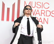 【MAJ2026】藤井 風、衣装のポイントは“Sustainable”　記者に投げキスの神対応も
