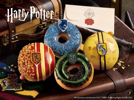 「ハリー・ポッター」×クリスピー・クリーム、日本初コラボ　4寮のドーナツ＆“組分け帽子”登場 食べるまで寮が分からないドーナツも