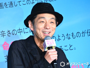 宮藤官九郎、自前の“貧相な上半身”褒められ苦笑い　監督もいじり「誰も憧れない裸だと（笑）」