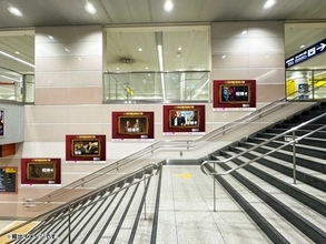 『相棒』25周年で横浜駅をジャック 歴代ビジュアル全25枚を期間限定で掲出