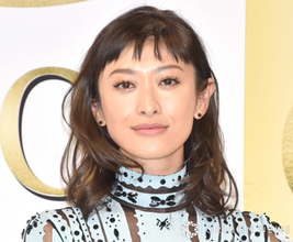 山田優、芸能デビュー時の父の一言　幼少期は成績優秀＆医者を目指していた