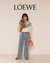 坂本九さん妻・柏木由紀子、愛犬抱っこで銀座に登場　「ロエベ」日本最大旗艦店オープン記念フォトコール