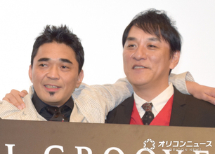ピエール瀧＆石野卓球、2人でWBC観戦　「後ろの席」だった人気俳優との3ショットも