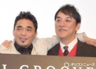 ピエール瀧＆石野卓球、2人でWBC観戦　「後ろの席」だった人気俳優との3ショットも