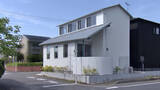 「“2つの家が合体”高低差生かした個性派住宅を訪れる『渡辺篤史の建もの探訪』」の画像1